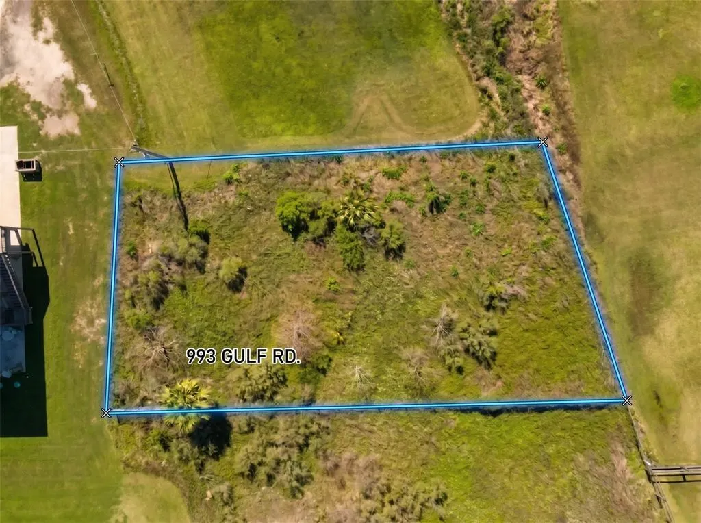 993 Gulf Rd, Crystal Beach